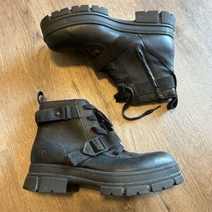 UGG Women's Ashton Black Waterproof Ankle Booties Size 8 Casual